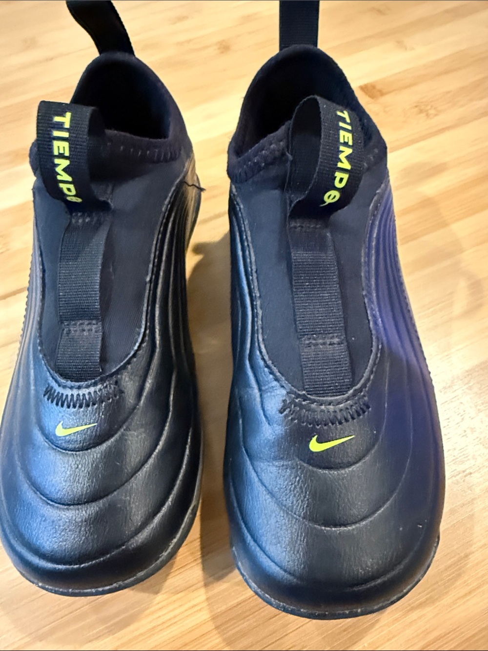 Nike Black Laceless Tiempo Soccer Shoes with Neon Lime Green Swoosh 13C